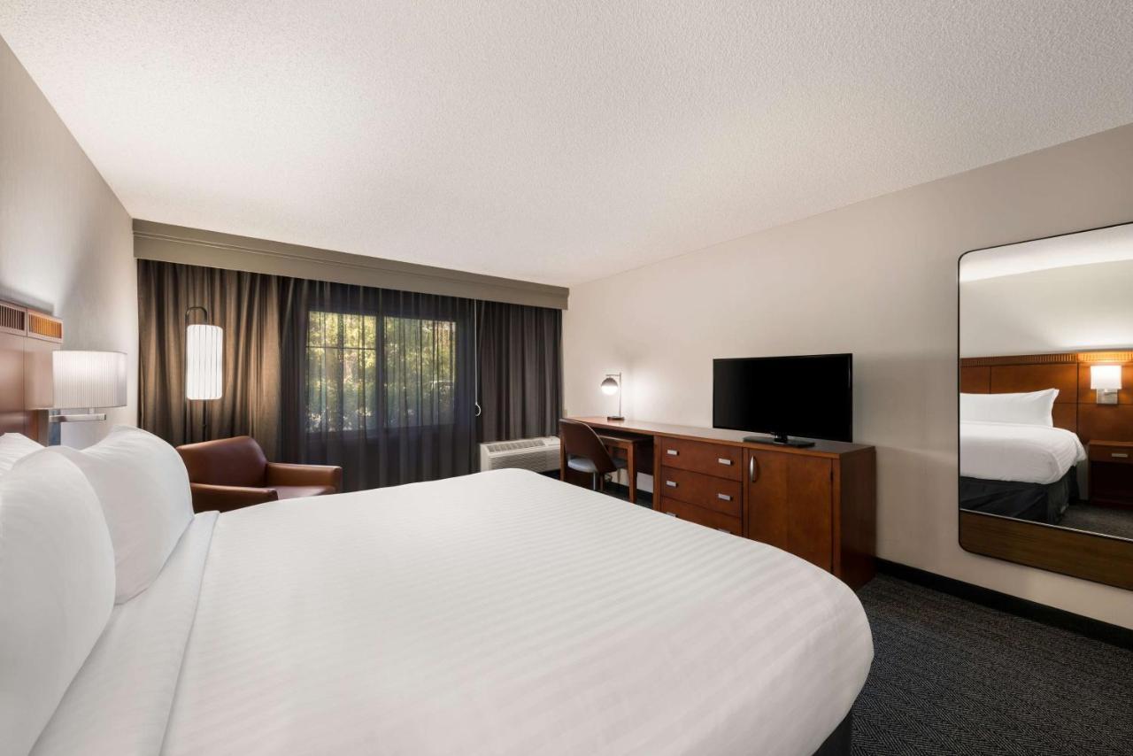 Sonesta Select San Jose Airport Hotel Exterior photo
