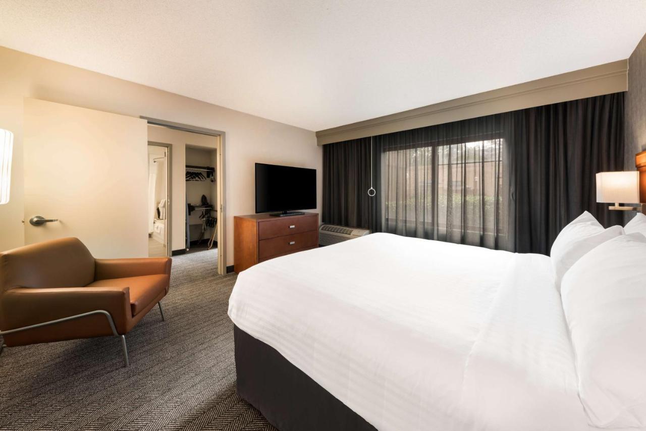Sonesta Select San Jose Airport Hotel Exterior photo